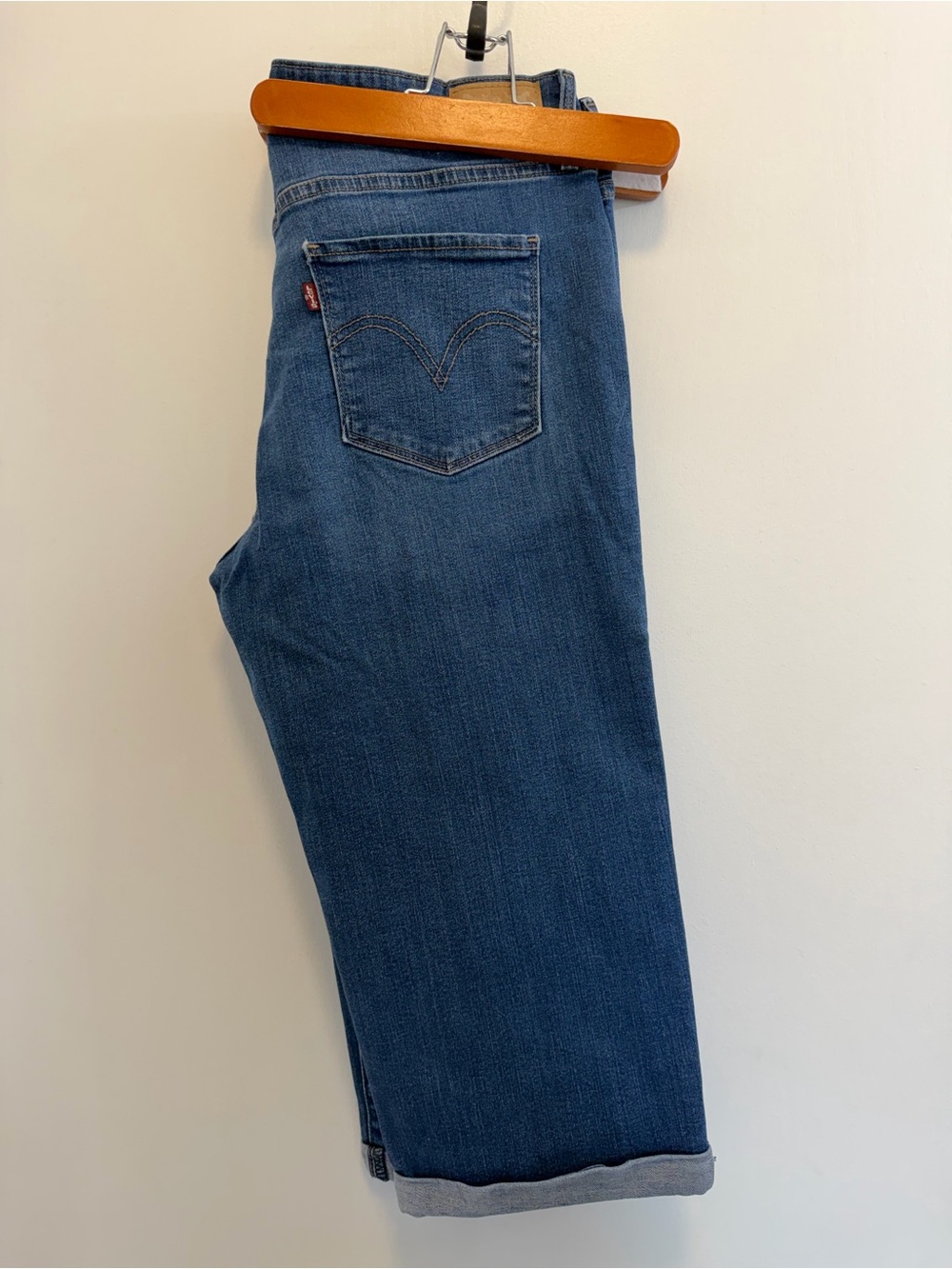 Levi's Blue capris